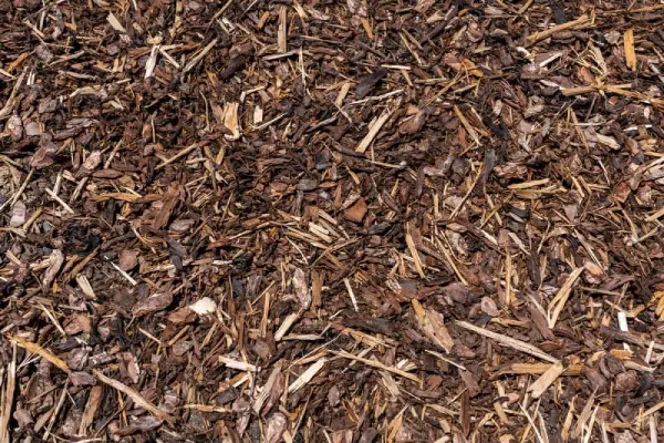 Shredded hardwood bark mulch